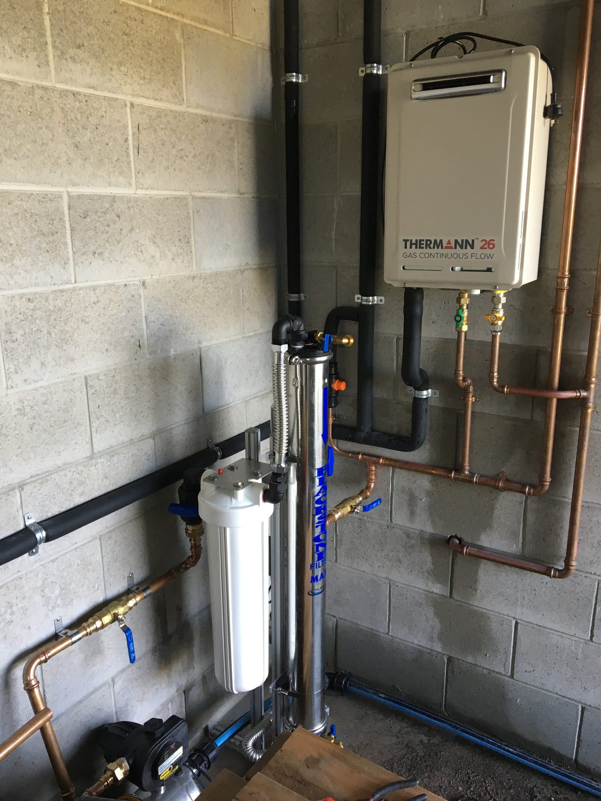 Instantaneous hot water and filtration package installation