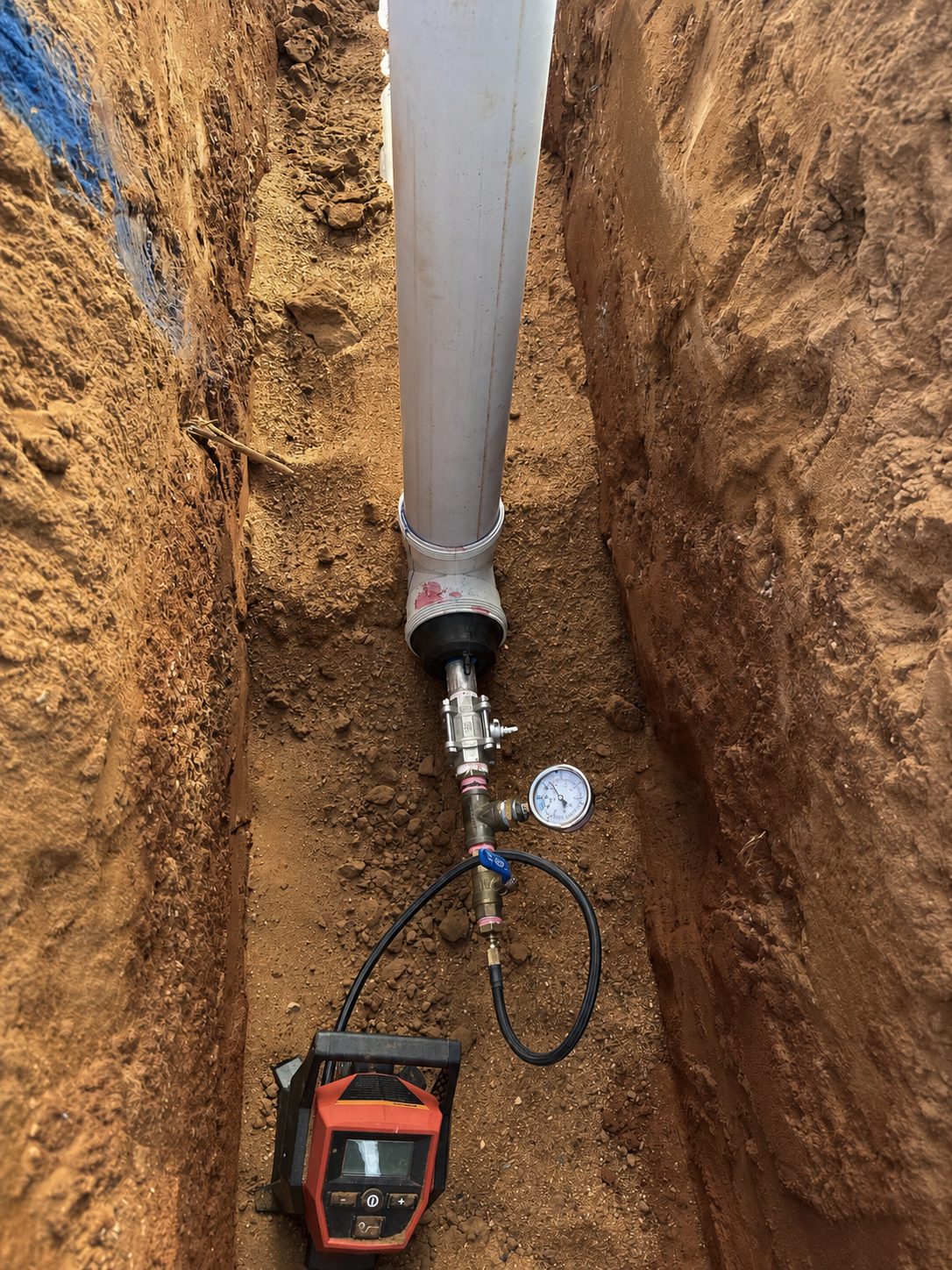 Calibrated gauge setup during hydrostatic pressure testing